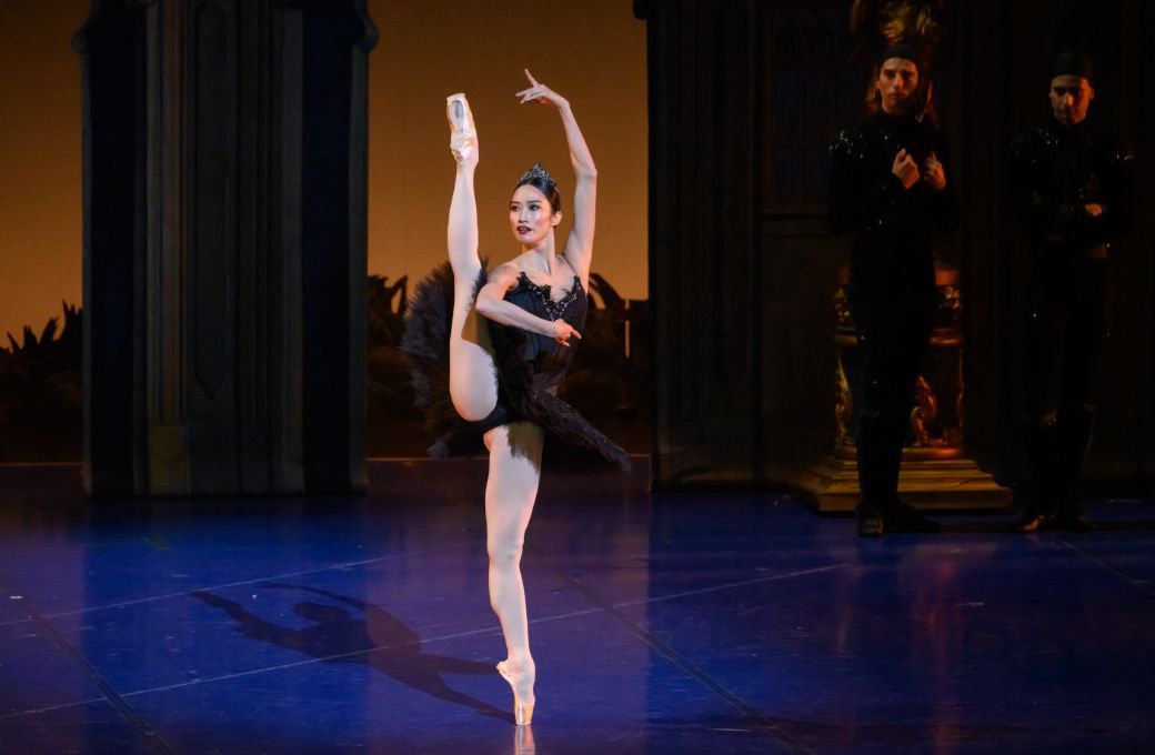 Fumi Kaneko as Odile in Benjamin Pech's <i>Swan Lake</i> © Toni Bofill