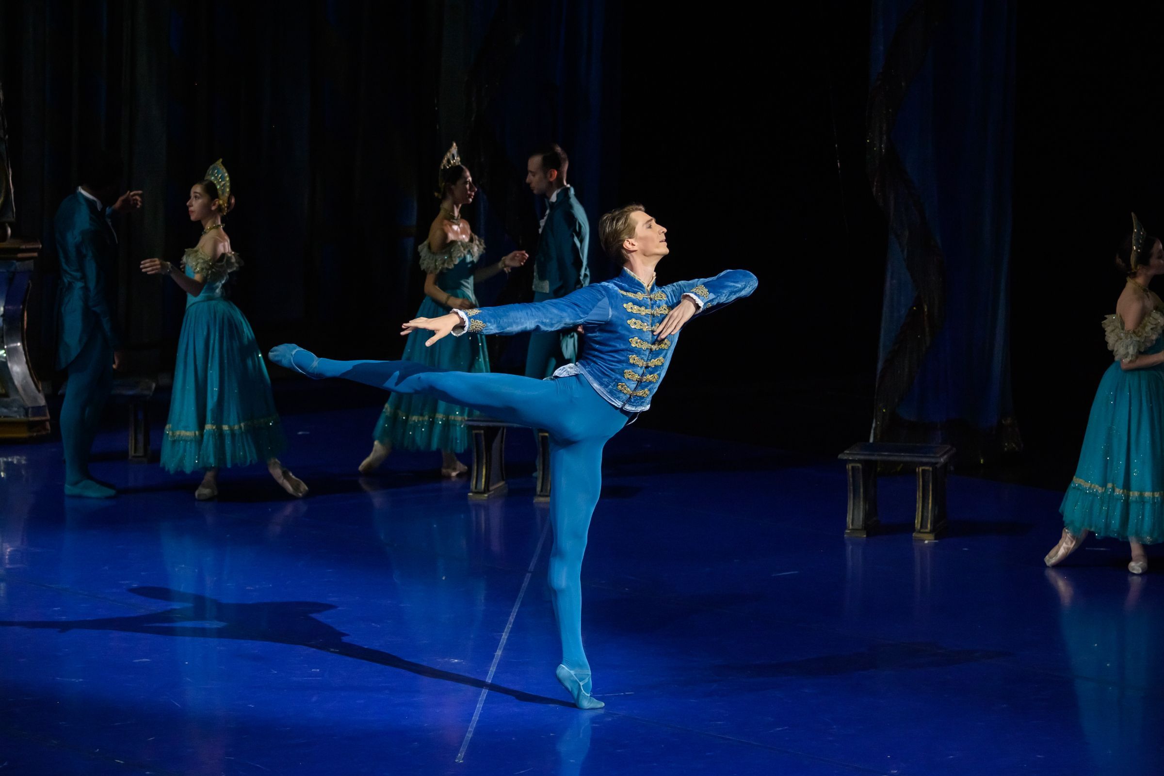 Vadim Muntagirov as Siegfried in Benjamin Pech's <i>Swan Lake</i> © Toni Bofill