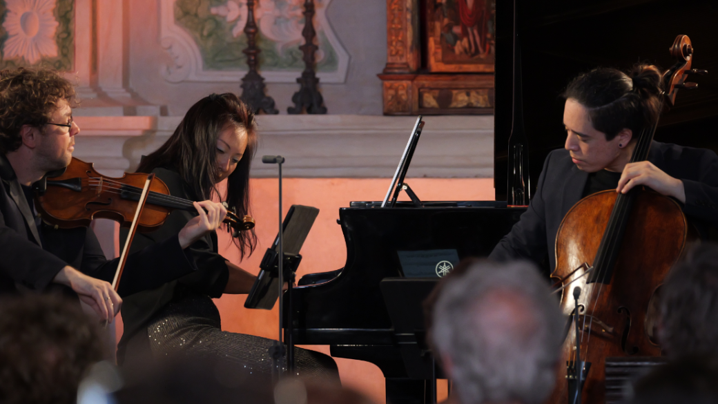 Le Trio Sitkovetsky dans l&rsquo;&eacute;glise S&atilde;o Tiago &copy; FIMM - Paulo Gouveia / Estela &Aacute;lvarez Ruiz