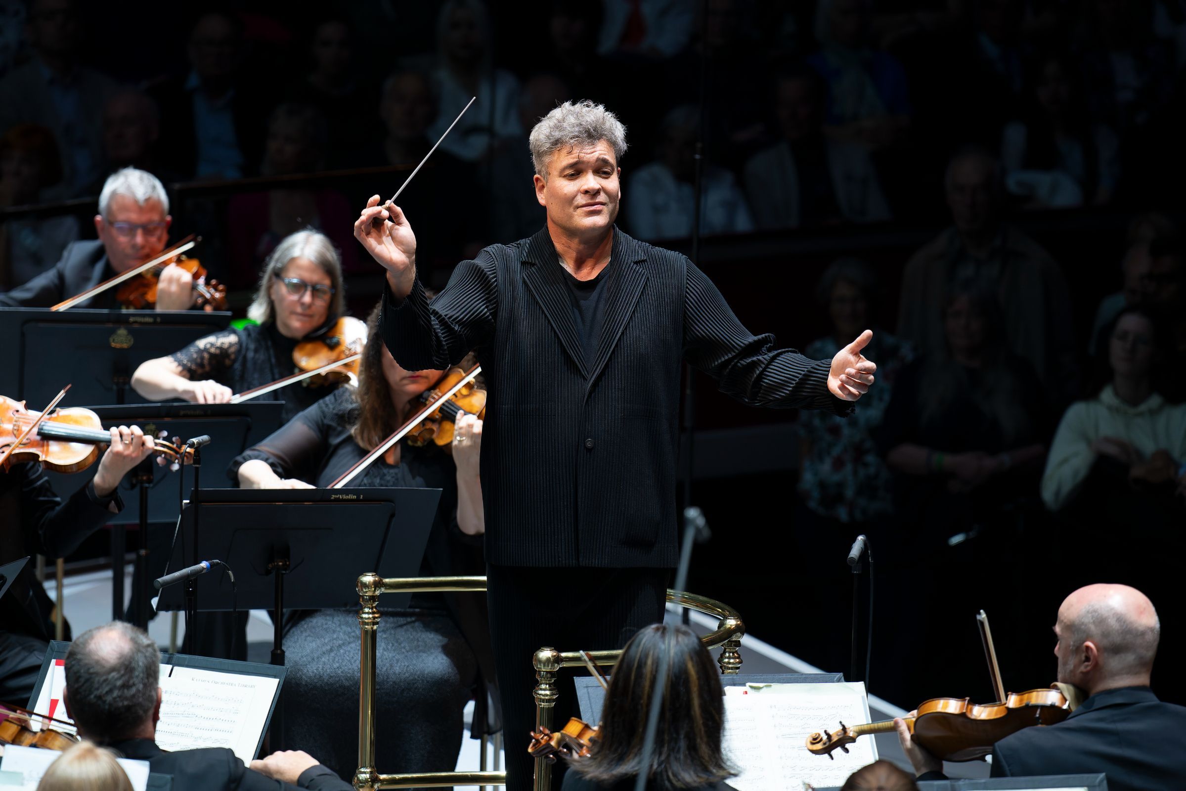 Ryan Wigglesworth conducts the BBC Scottish SO © BBC | Andy Paradise