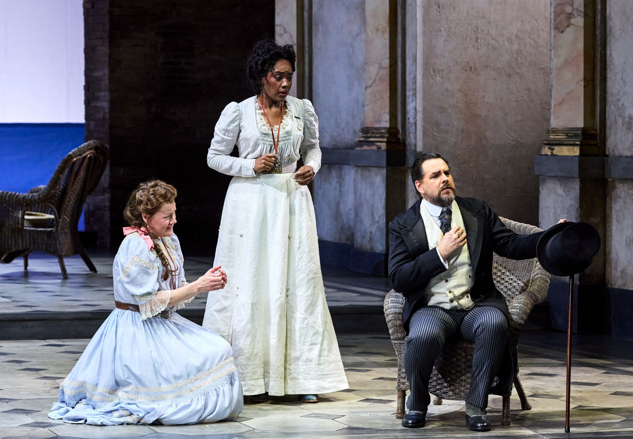 Helen Sherman (Dorabella), Nardus Williams (Fiordiligi) and Richard Anderson (Don Alfonso) &copy; Keith Saunders