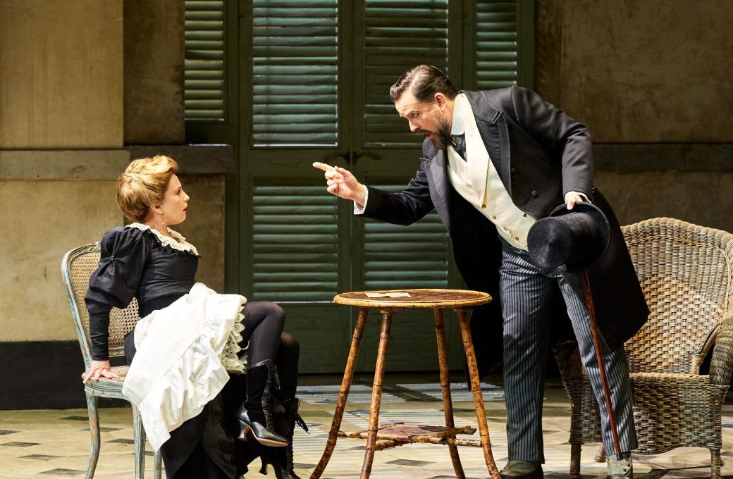 Alexandra Oomens (Despina) and Richard Anderson (Don Alfonso) &copy; Keith Saunders