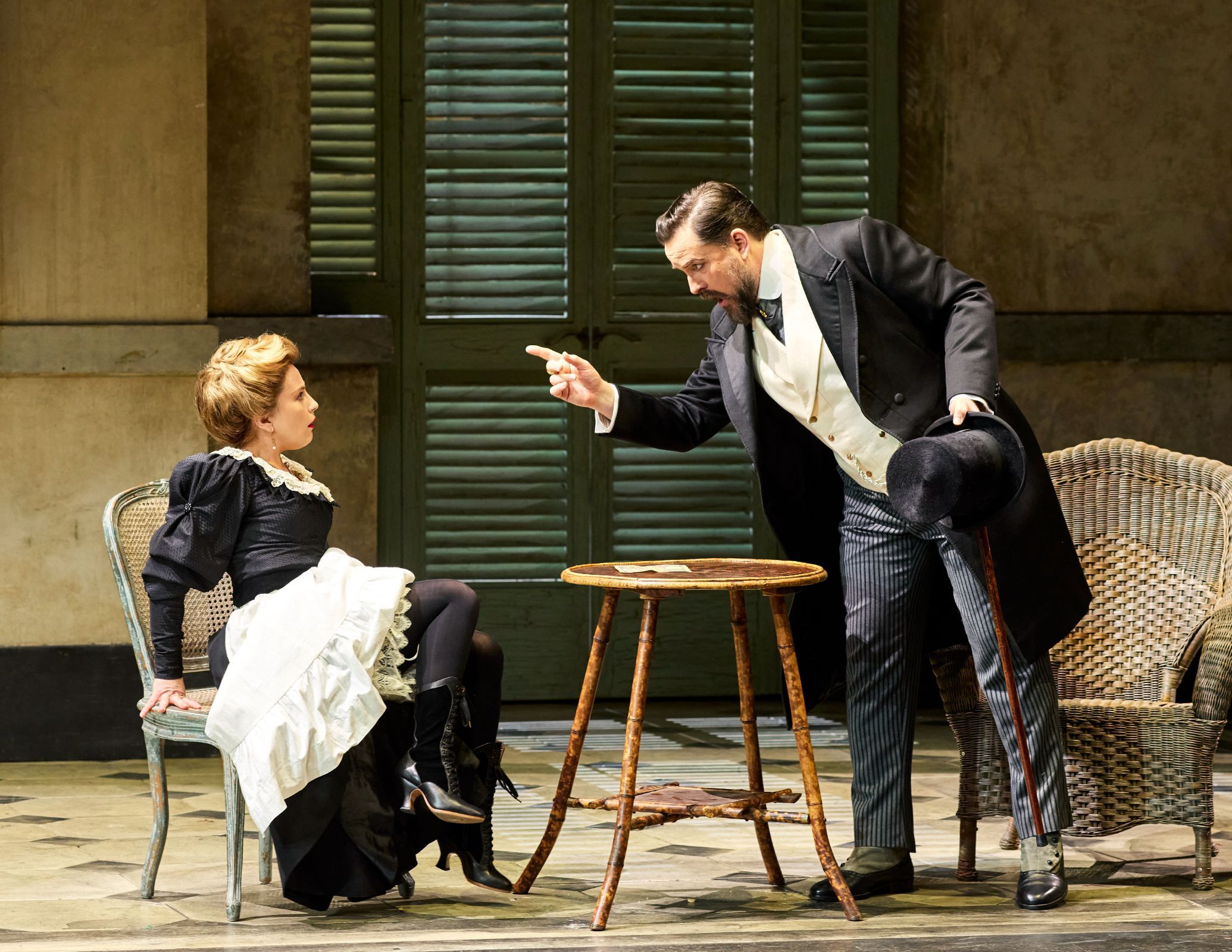 Alexandra Oomens (Despina) and Richard Anderson (Don Alfonso) &copy; Keith Saunders