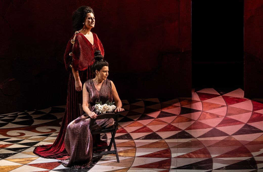 Jacquelyn Wagner (Norma) and Valentina Farcaş (Adalgisa) © Clarissa Lapolla