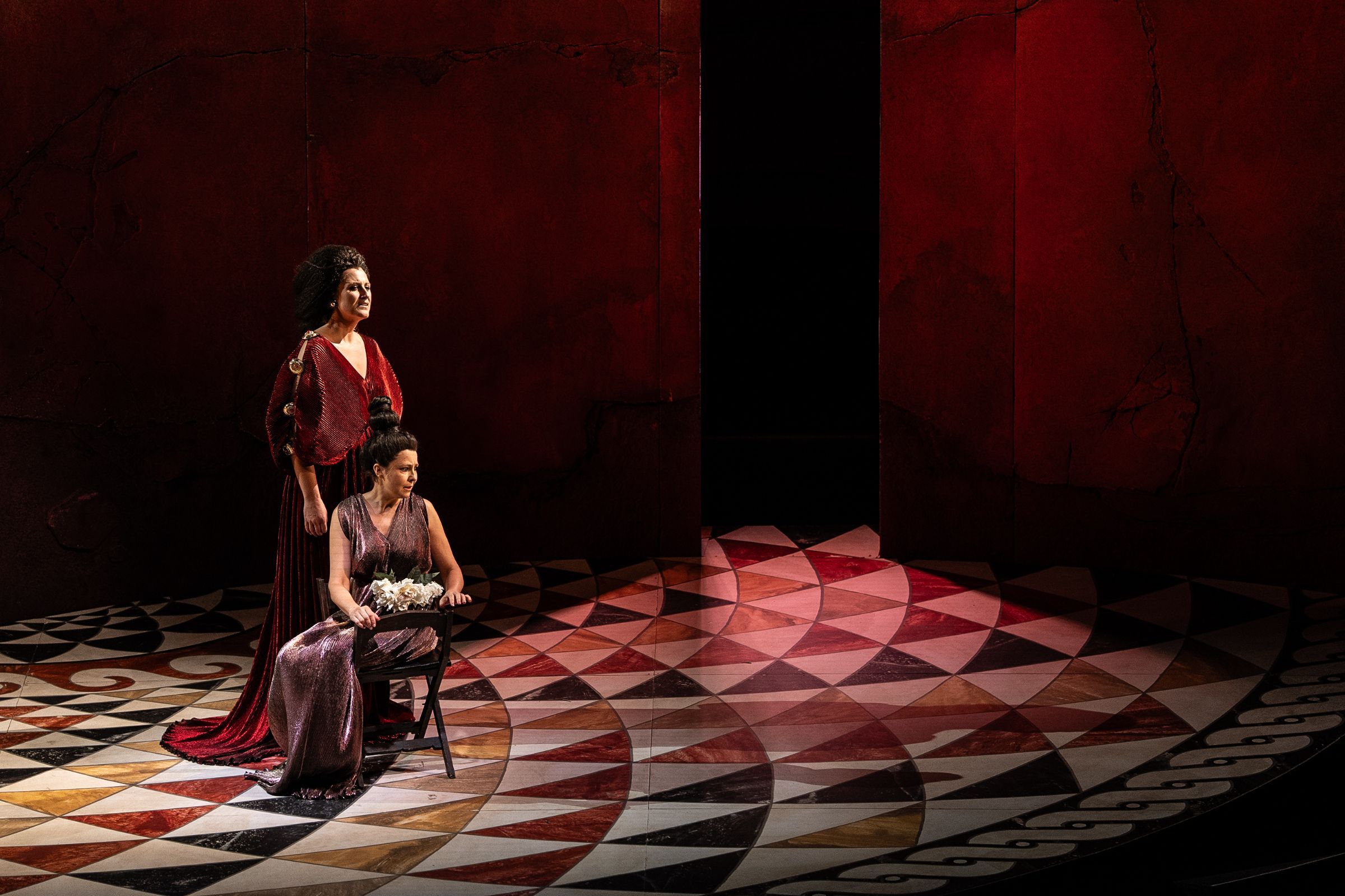Jacquelyn Wagner (Norma) and Valentina Farcaş (Adalgisa) &copy; Clarissa Lapolla
