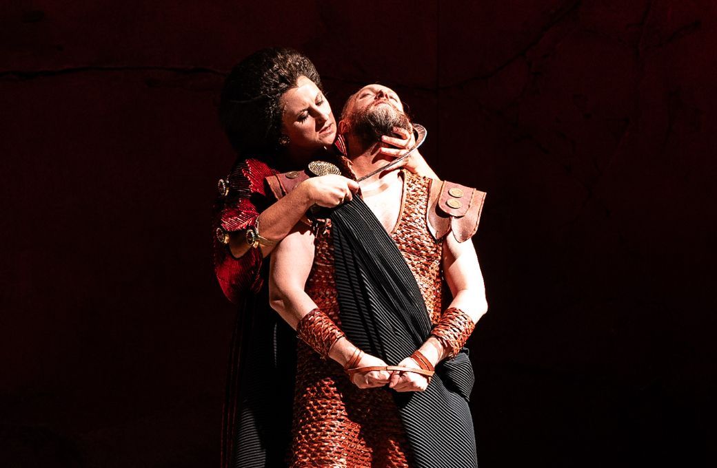 Jacquelyn Wagner (Norma) and Airam Hern&aacute;ndez (Pollione) &copy; Clarissa Lapolla