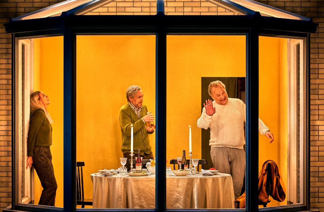 Elisabeth Teige (Senta), Georg Zeppenfeld (Daland) und Michael Volle (Der Holl&auml;nder) &copy; Bayreuther Festspiele | Enrico Nawrath