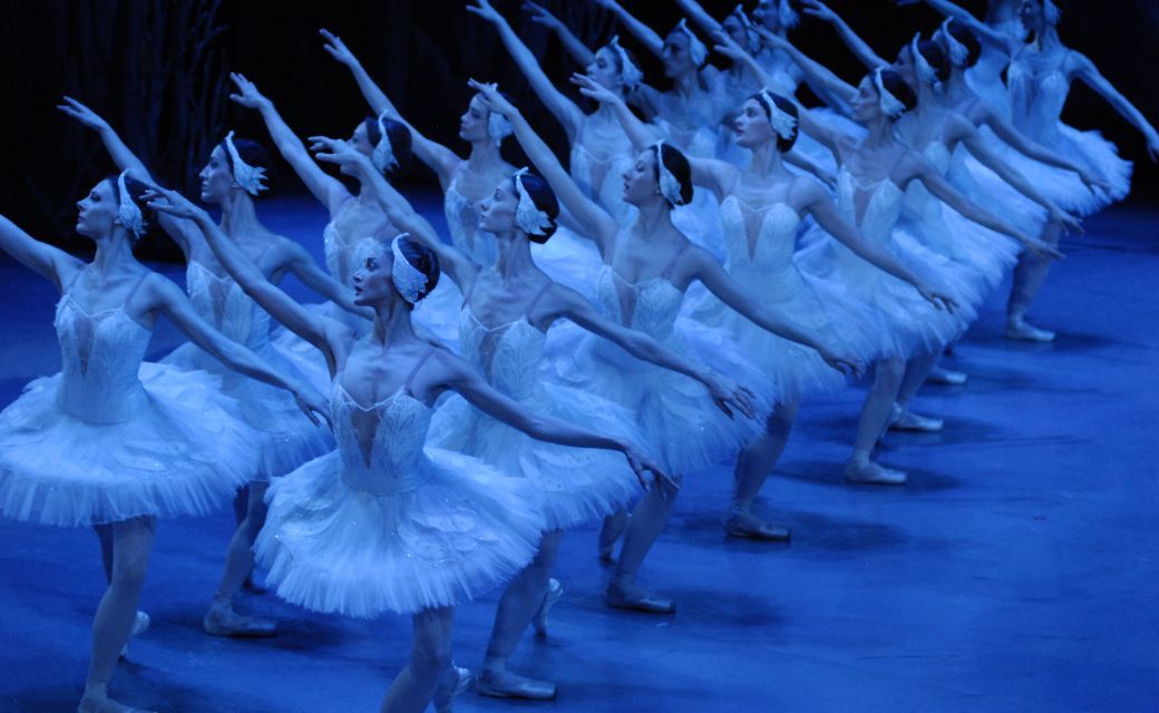 State Ballet of Georgia in Alexei Fadeyechev's <i>Swan Lake</i> © State Ballet of Georgia