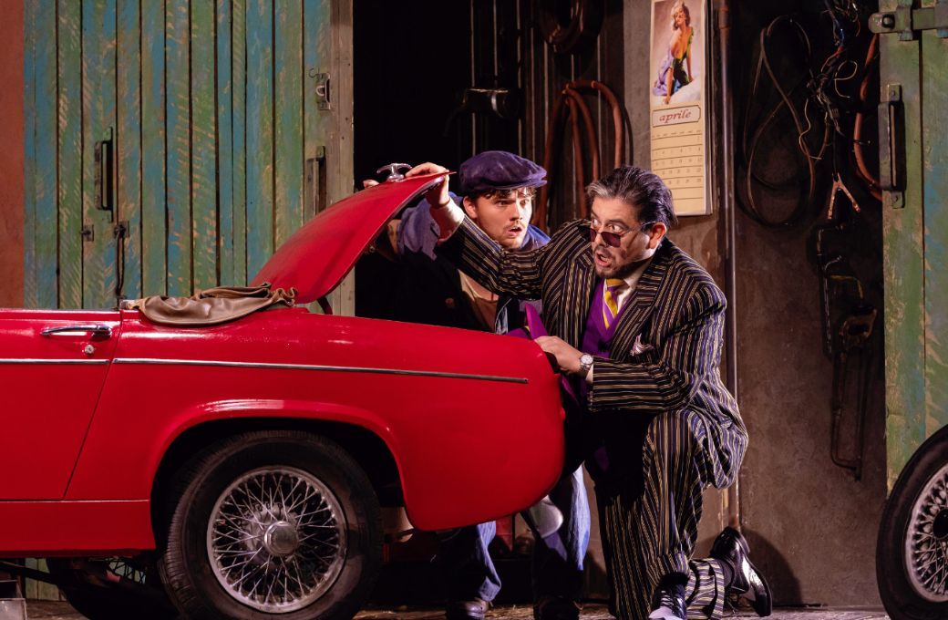 Jonah Hoskins (Nemorino) and Alfredo Daza (Dulcamara) © Curtis Brown Photography