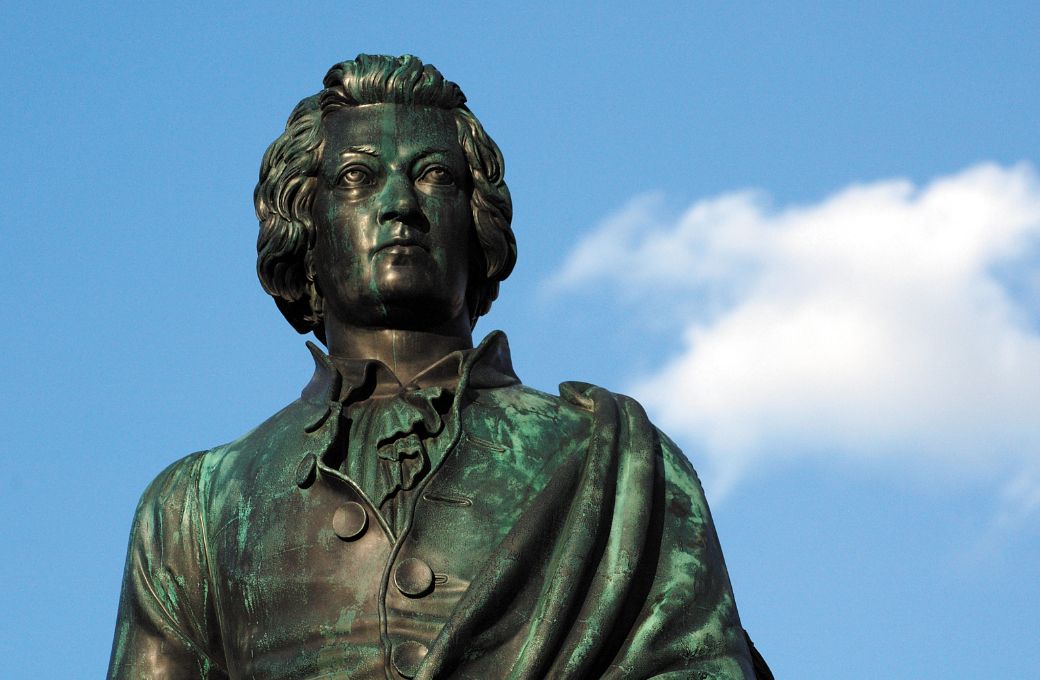 Mozart statue at the Mozartplatz in Salzburg © Tourismus Salzburg GmbH | B. Reinhart