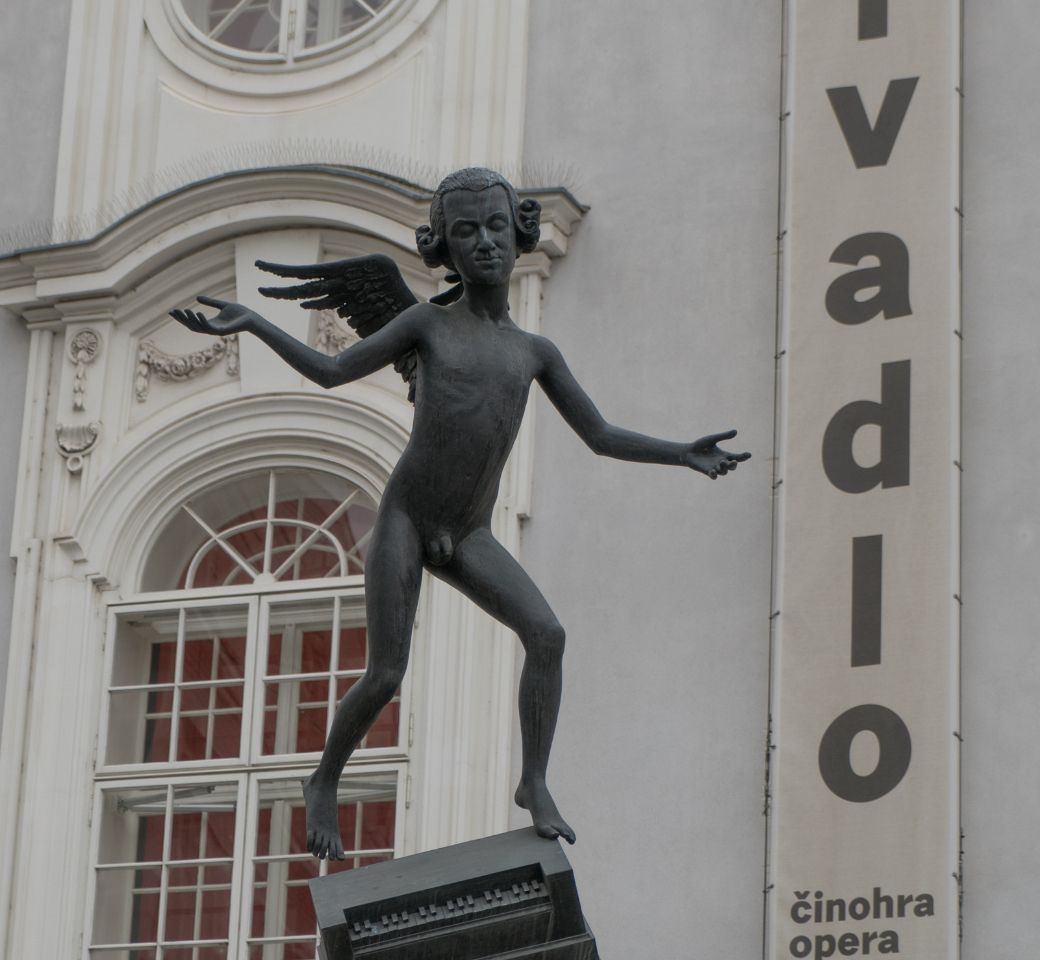 Statue of Mozart in front of the Reduta Theatre &copy; David Karlin