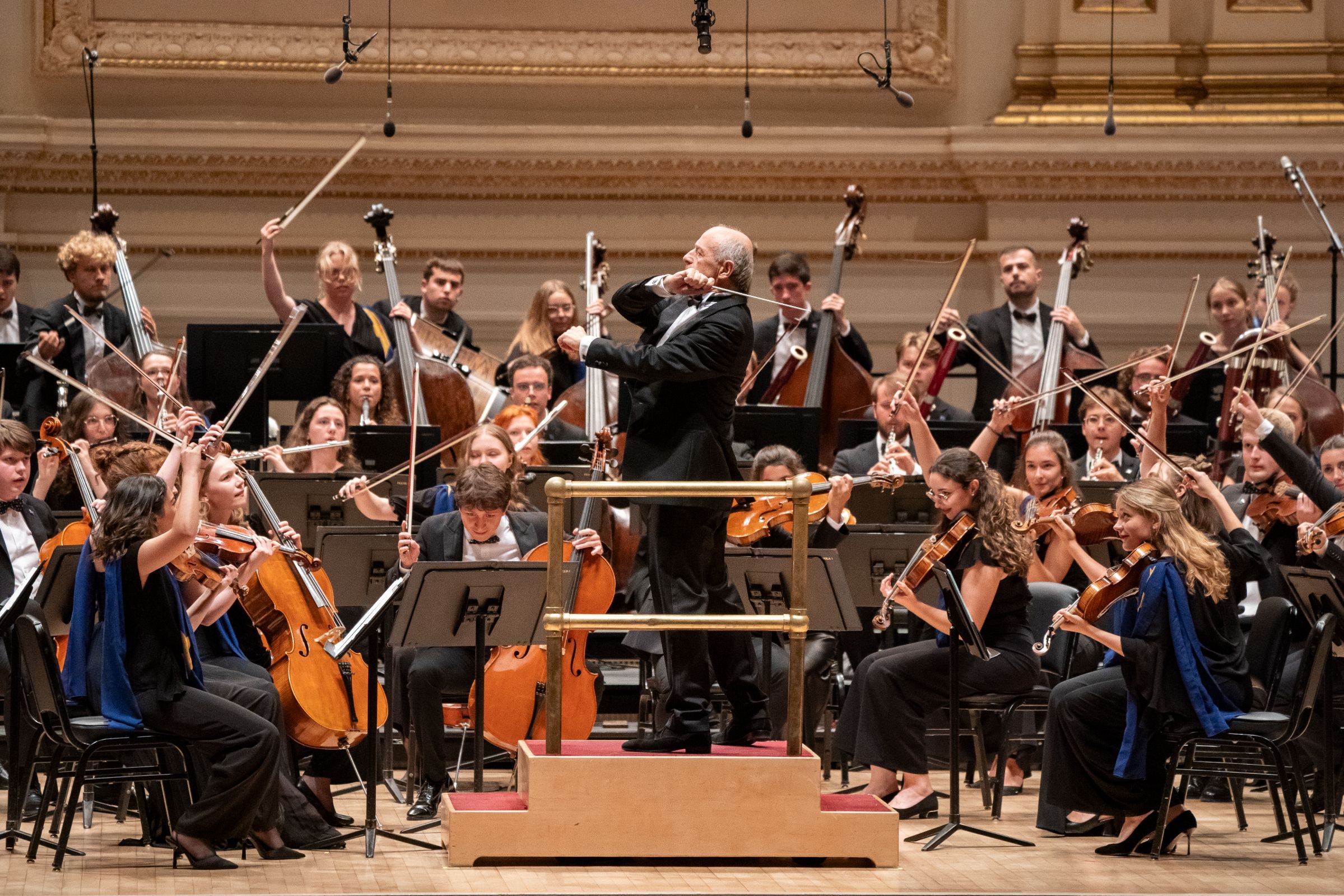Iván Fischer conducts the European Union Youth Orchestra &copy; Stephanie Berger
