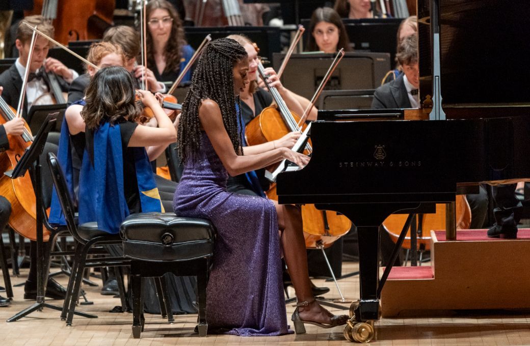 Isata Kanneh-Mason and the European Union Youth Orchestra &copy; Stephanie Berger