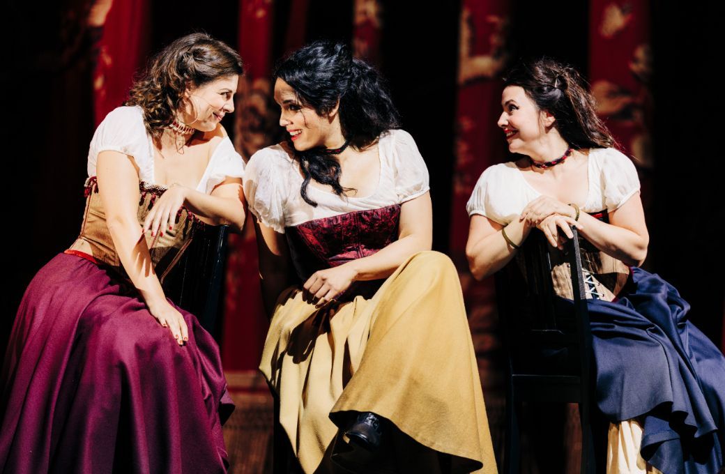Aliénor Feix (Mercédès), Gaëlle Arquez (Carmen) and Norma Nahoun (Frasquita) © Andrew Perry