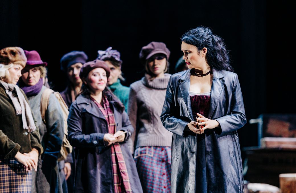Gaëlle Arquez (Carmen) and accentus © Andrew Perry
