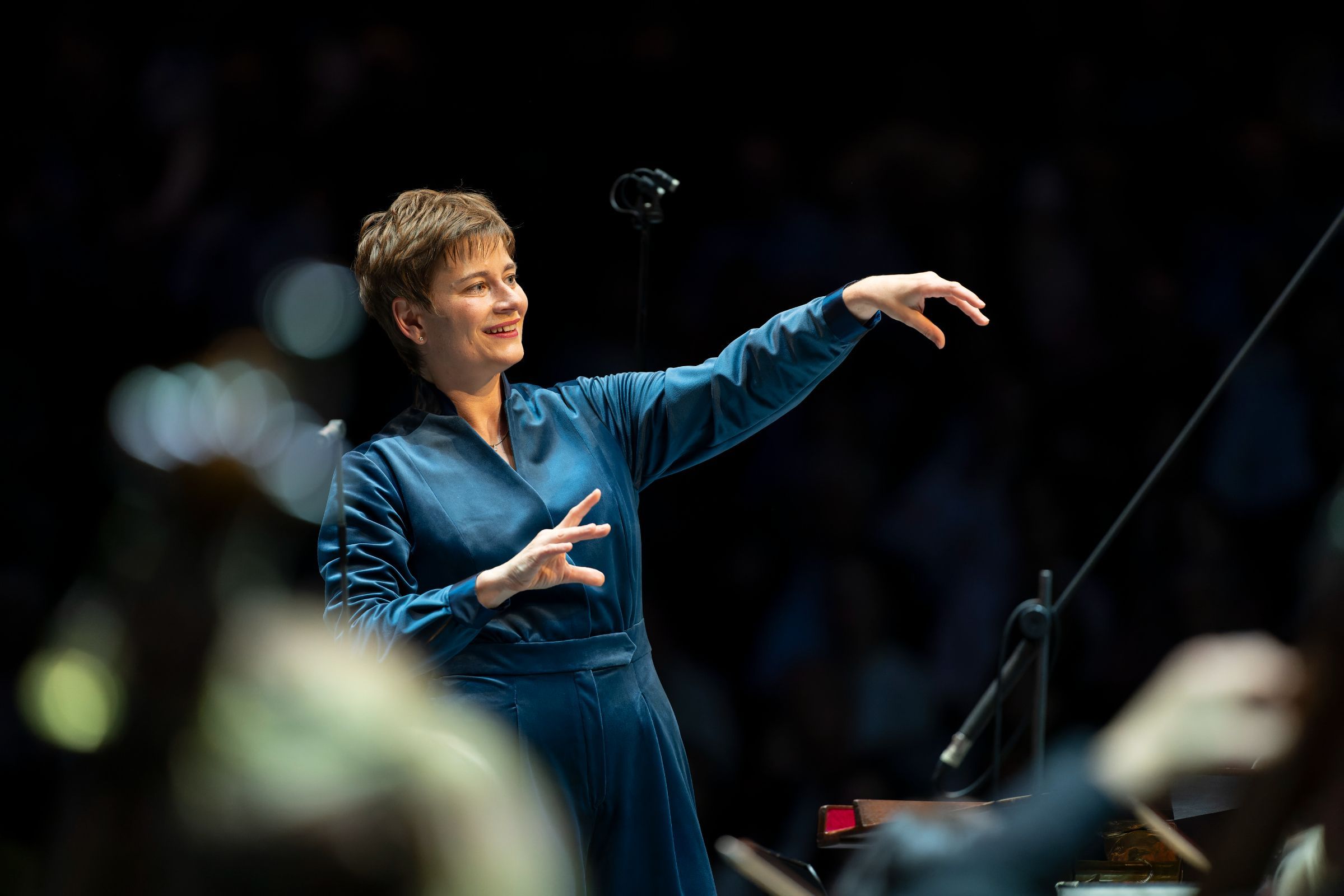 Anja Bihlmaier conducts the BBC Philharmonic &copy; BBC | Andy Paradise