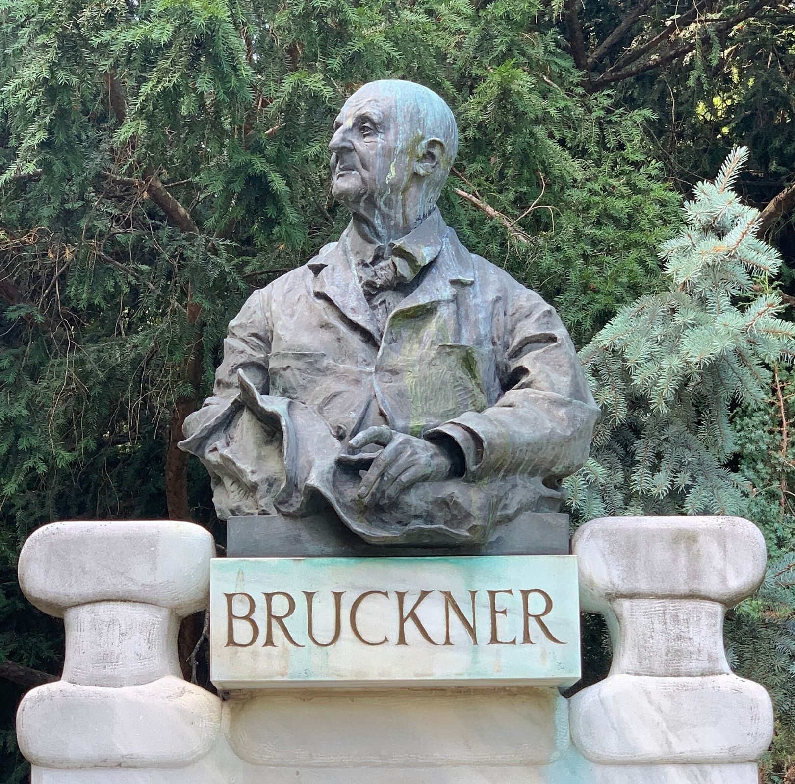 Anton Bruckner monument, Vienna &copy; Benoît Prieur, CC0 | Wikimedia Commons