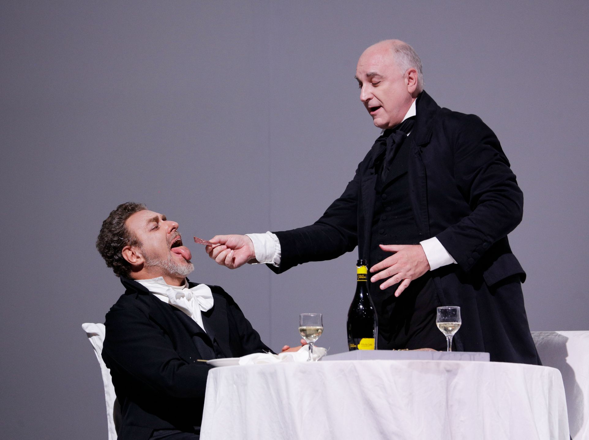 Carlo Lepore (Bartolo) and Michele Pertusi (Don Basilio) © Amati Bacciardi