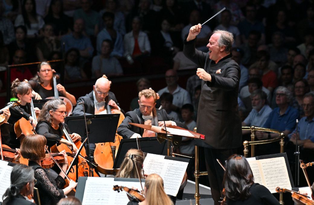 Sakari Oramo conducts the BBC Symphony Orchestra © BBC | Mark Allan