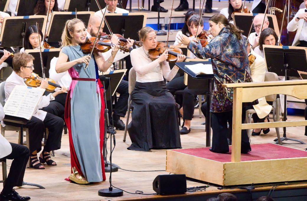 Leila Josefowicz, Dalia Stasevska and the Boston Symphony © Hilary Scott