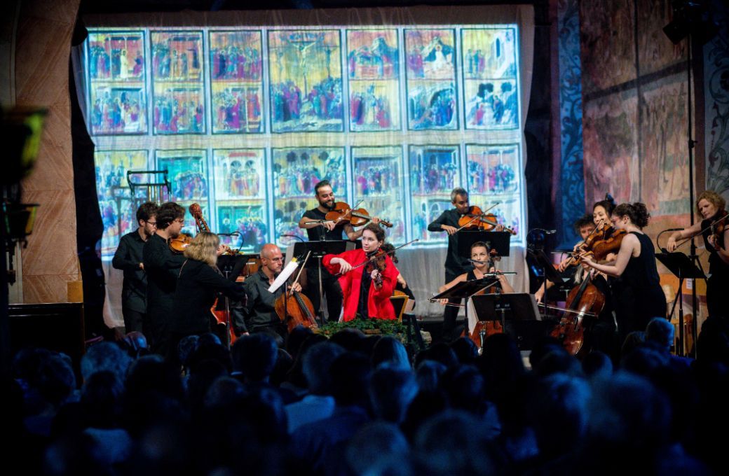 Patricia Kopatchinskaja et la Camerata Bern dans l'&eacute;glise de Saanen &copy; Rapha&euml;l Faux