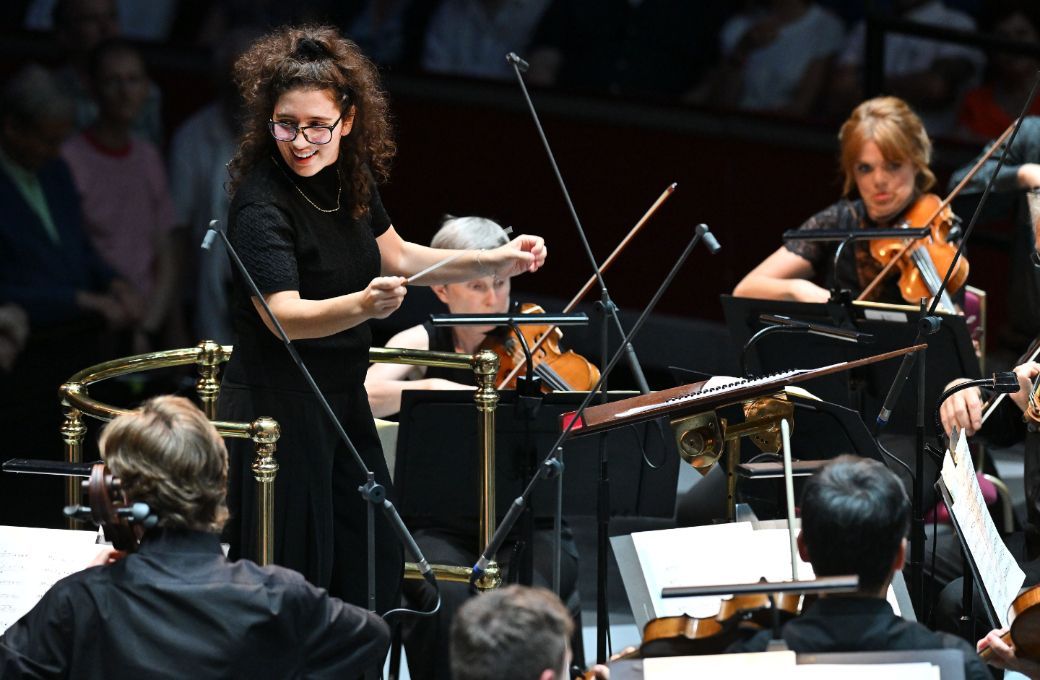 Nil Venditti conducts the BBC National Orchestra of Wales &copy; BBC | Mark Allan