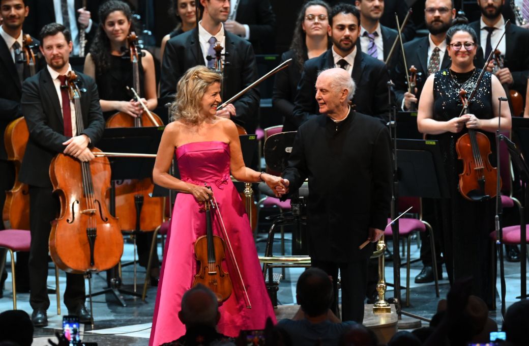 Anne-Sophie Mutter, Daniel Barenboim and the West-Eastern Divan Orchestra &copy; BBC | Chris Christodoulou