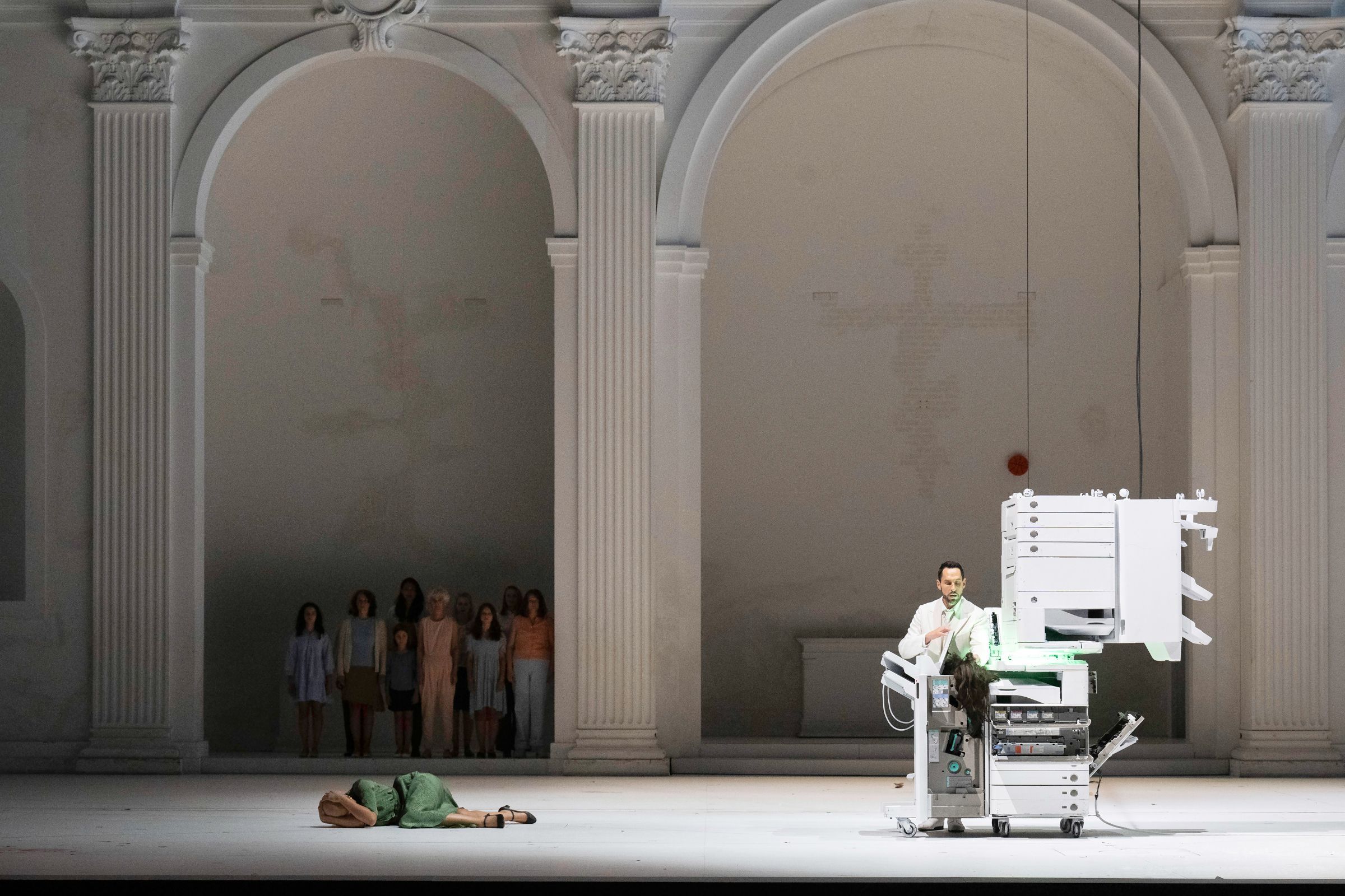 Federica Lombardi (Donna Elvira) und Kyle Ketelsen (Leporello) &copy; Salzburger Festspiele | Monika Rittershaus