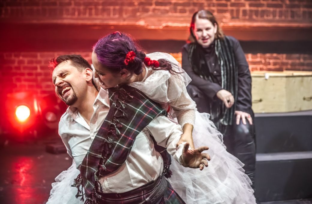 Conall O'Neill (Sir Humphrey Davenaut), Milena Knau&szlig; (Malwina) and Gr&aacute;inne Gillis (Vampire Master) &copy; Craig Fuller
