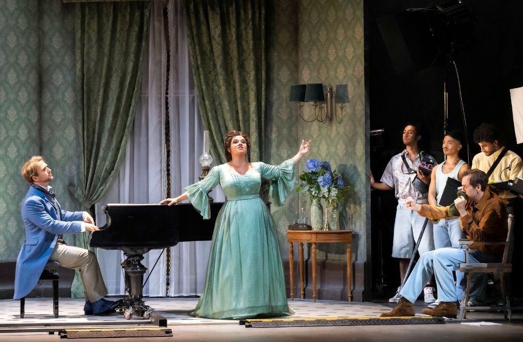 Kathryn Lewek (Antonia) und Benjamin Bernheim (Hoffmann) &copy; SF | Monika Rittershaus