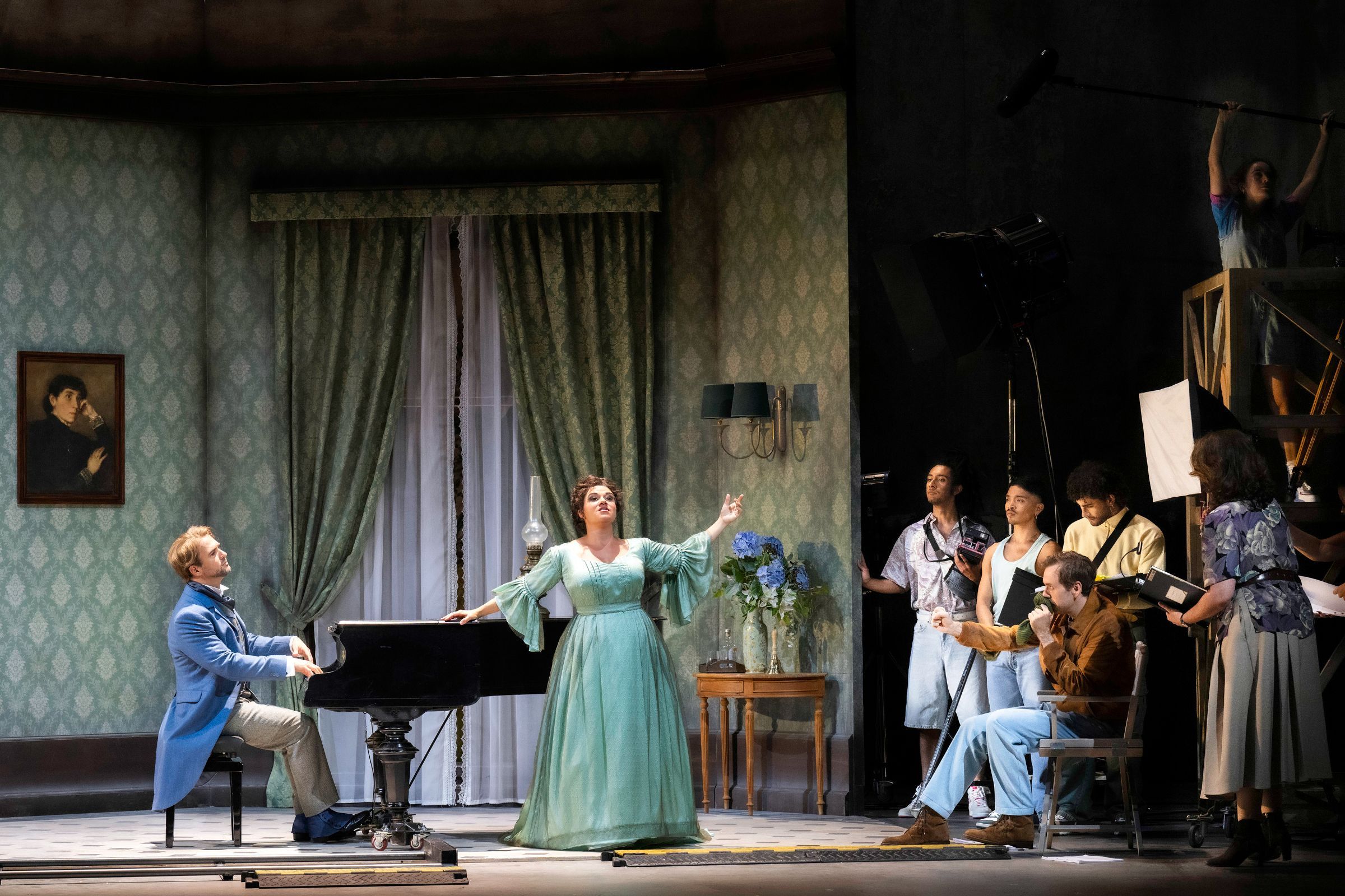 Kathryn Lewek (Antonia) und Benjamin Bernheim (Hoffmann) &copy; SF | Monika Rittershaus