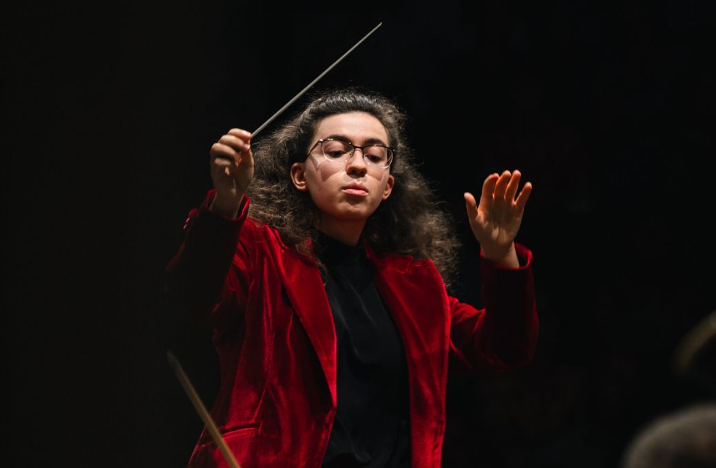 Marie-Ange Nguci dirige le Sinfonia Varsovia à La Roque d'Anthéron © Valentine Chauvin