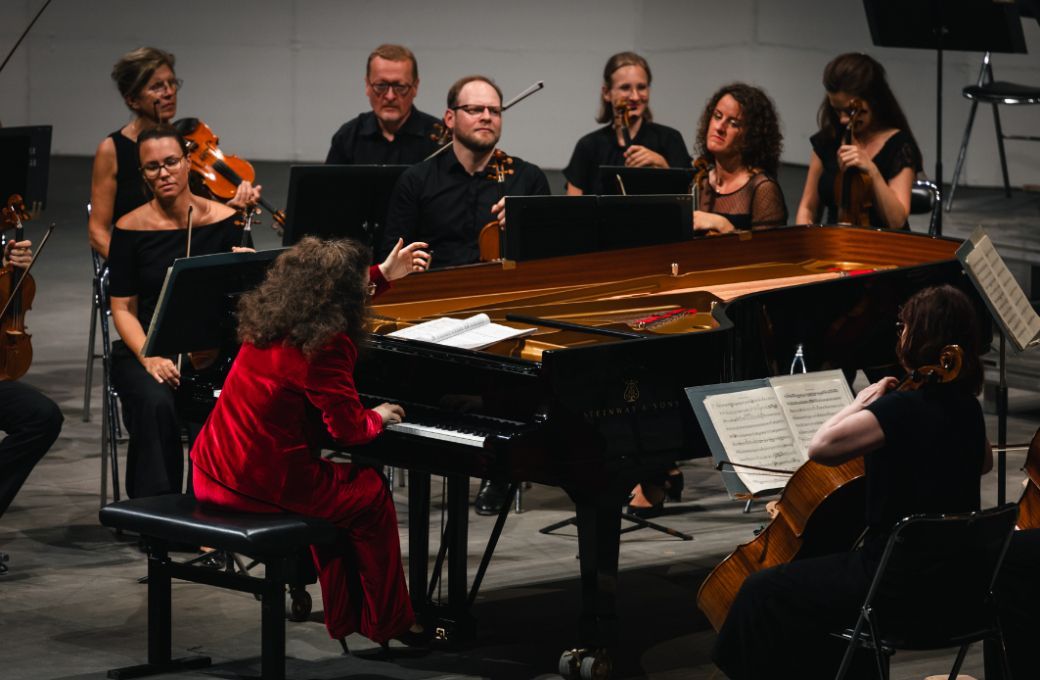 Marie-Ange Nguci et le Sinfonia Varsovia à La Roque d'Anthéron © Valentine Chauvin