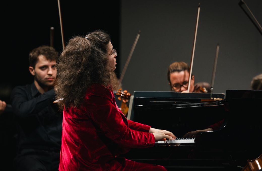 Marie-Ange Nguci et le Sinfonia Varsovia à La Roque d'Anthéron © Valentine Chauvin