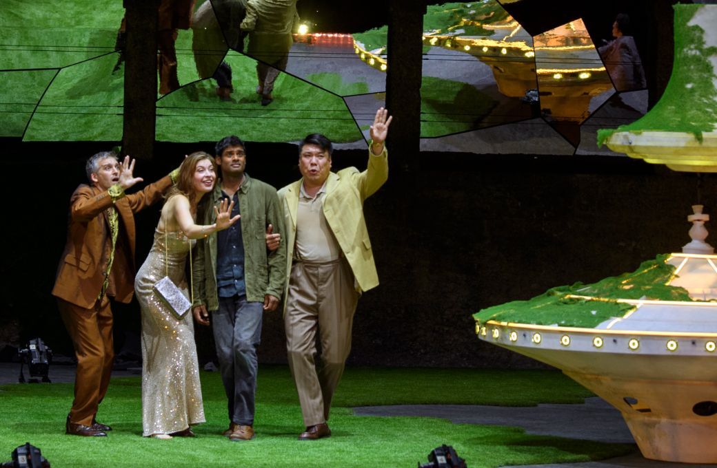 Juan F. Gatell (Marquis), Nicole Chirka (Blanche), Sean Panikkar, Peixin Chen (Der General a. D.) © SF | Ruth Walz