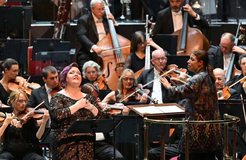 Jamie Barton, Dalia Stasevska and the BBC Symphony Orchestra © BBC | Chris Christodoulou