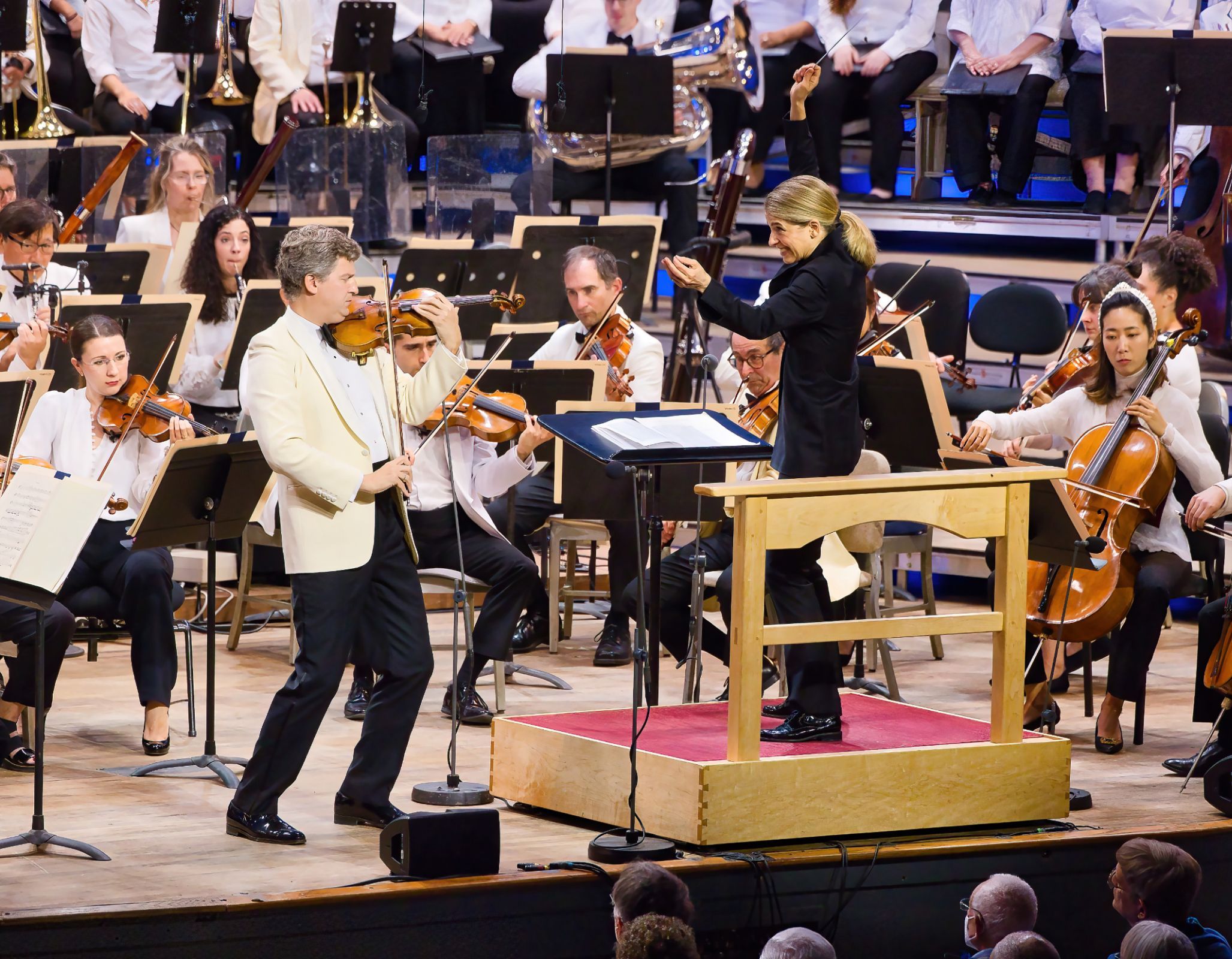 James Ehnes, Karina Canellakis and the Boston Symphony Orchestra © Hilary Scott, courtesy of the BSO