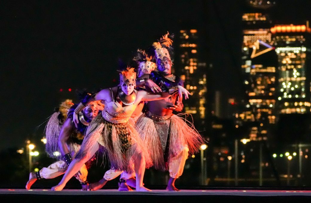 Span Dance Company in Agocha Davies' <i>Harmonic Ascend</i> © Steven Pisano