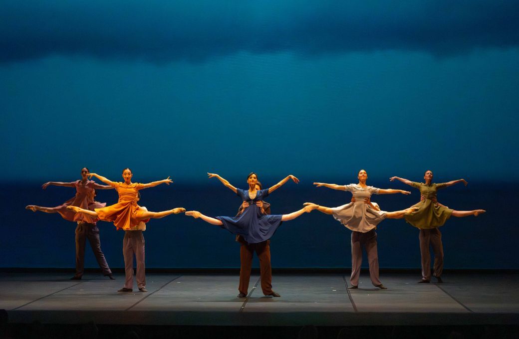 Lucia Lacarra Ballet in Matthew Golding's <i>Lost Letters</i> © Jesus Vallinas