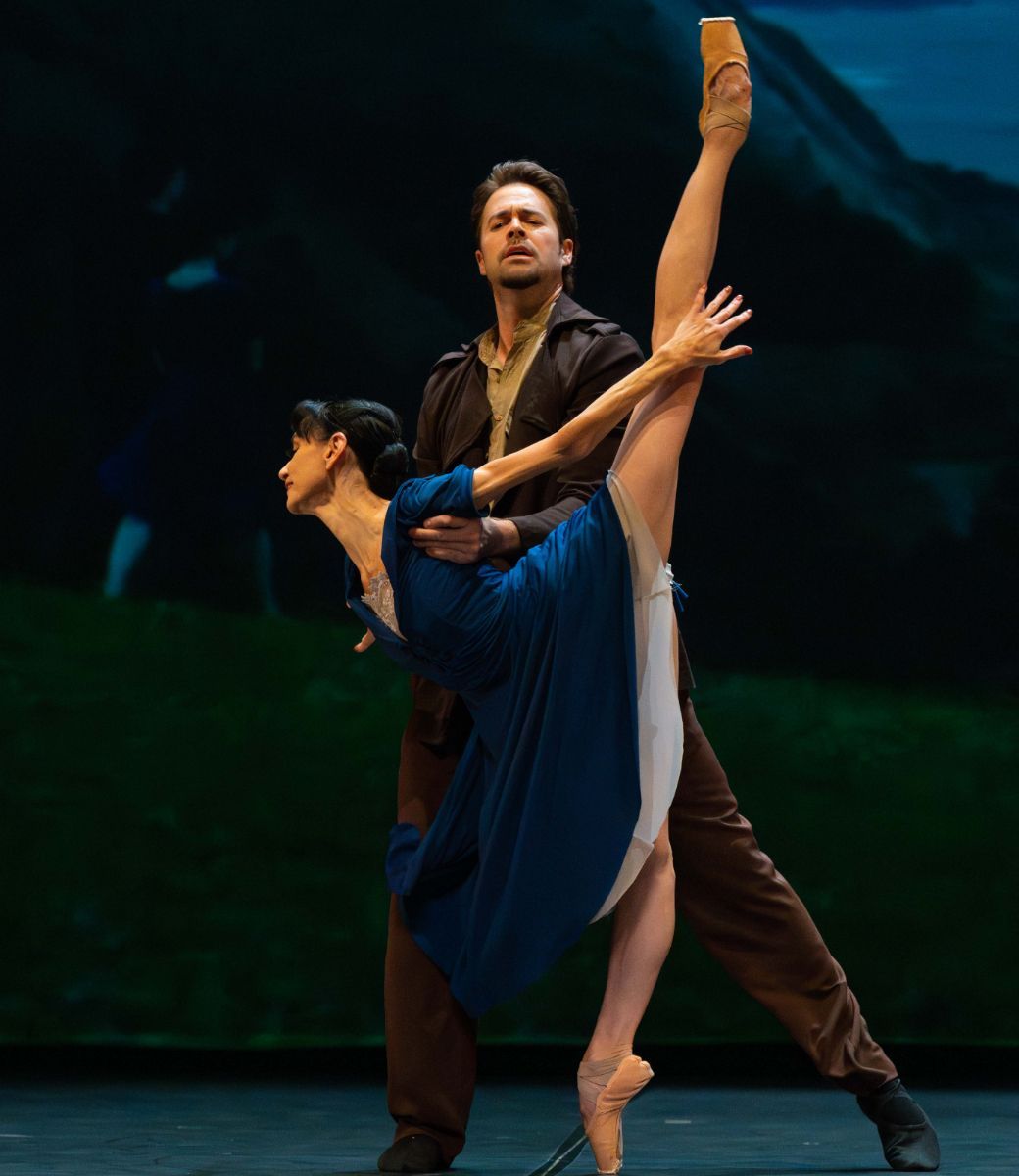 Lucia Lacarra and Matthew Golding in <i>Lost Letters</i> &copy; Jesus Vallinas