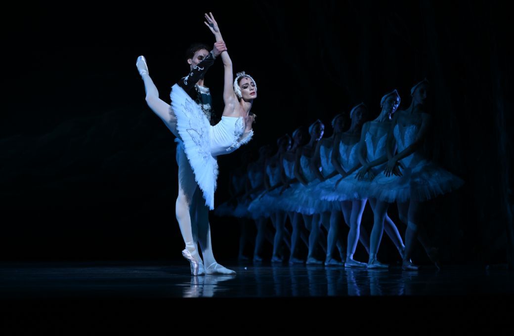 Nino Samadashvili as Odette and Oleg Ligai as Siegfried in State Ballet of Georgia's <i>Swan Lake</i> © Sasha Gusov