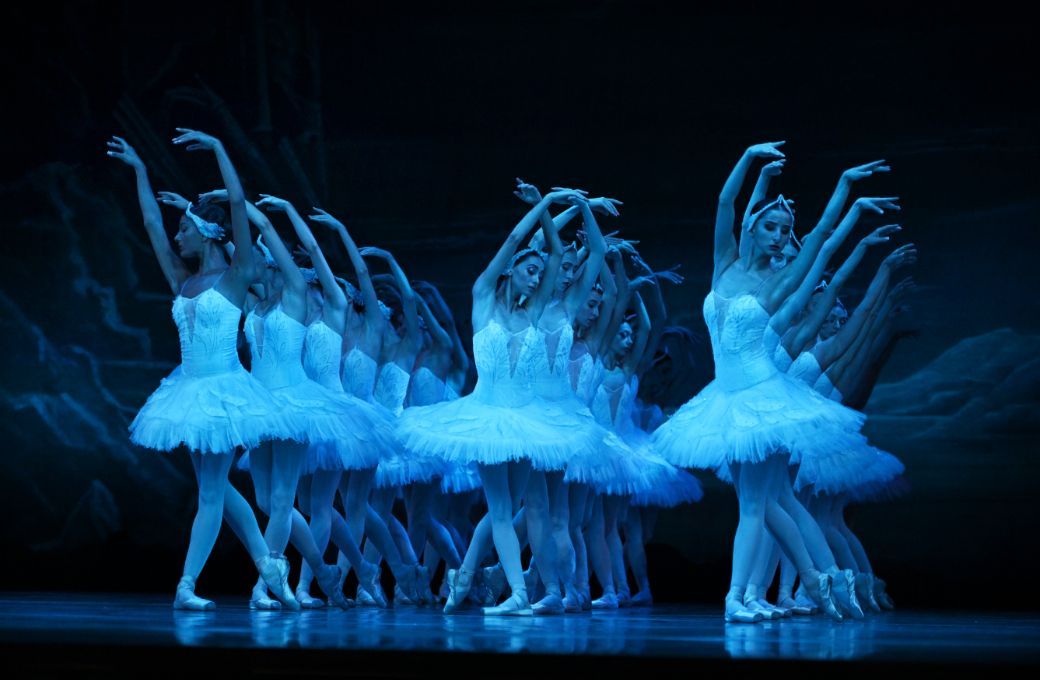 State Ballet of Georgia in Alexei Fadeyechev's <i>Swan Lake</i> © Sasha Gusov