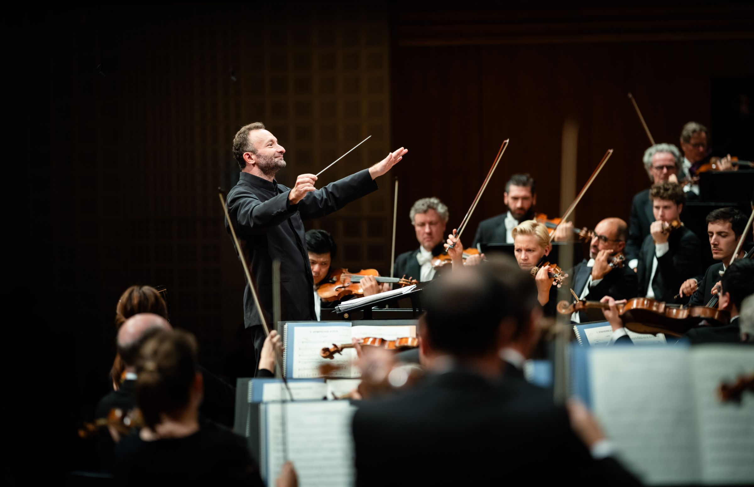 Kirill Petrenko dirigiert die Berliner Philharmoniker © Stephan Rabold