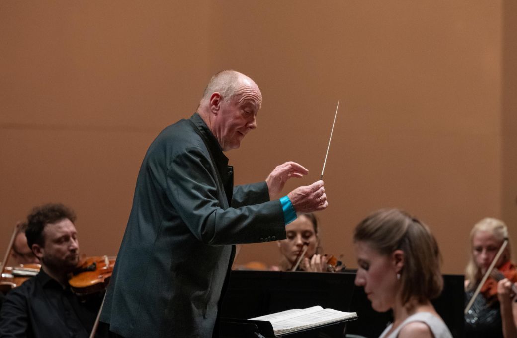 Paul McCreesh dirige <i>L'Enfance du Christ</i> au Festival Berlioz &copy; Festival Berlioz / Bruno Moussier