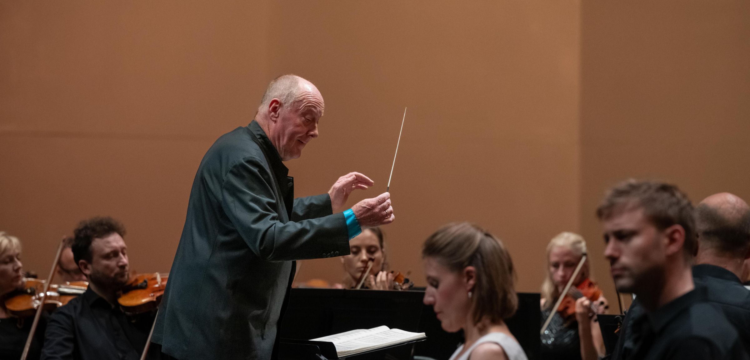 Paul McCreesh dirige <i>L'Enfance du Christ</i> au Festival Berlioz &copy; Festival Berlioz / Bruno Moussier