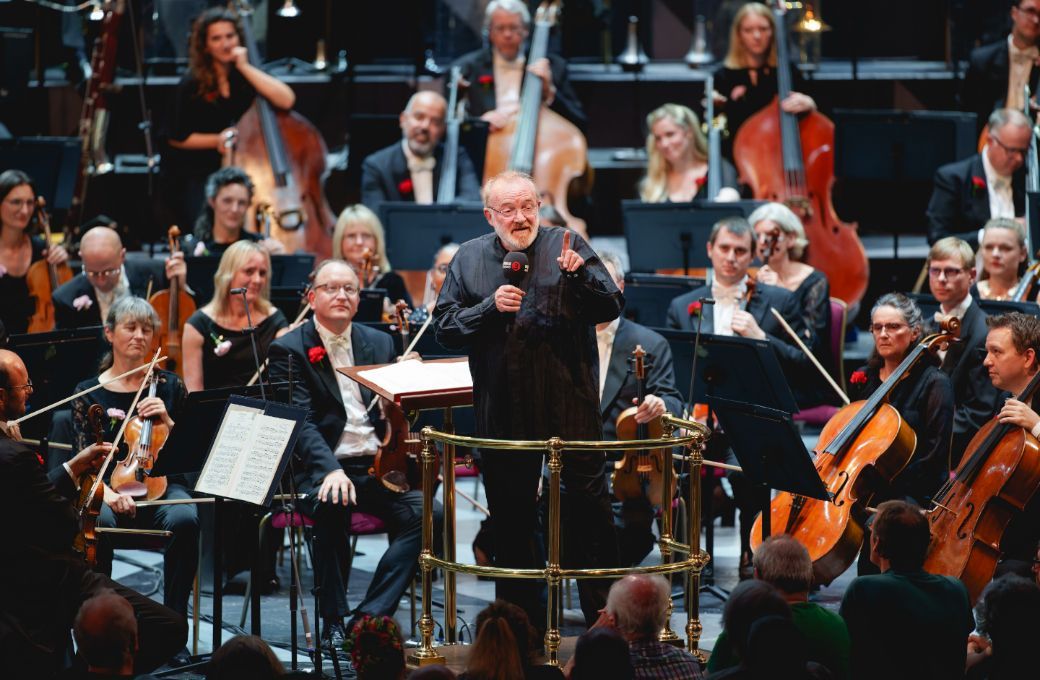 Martyn Brabbins and the BBC Symphony Orchestra &copy; BBC | Andy Paradise