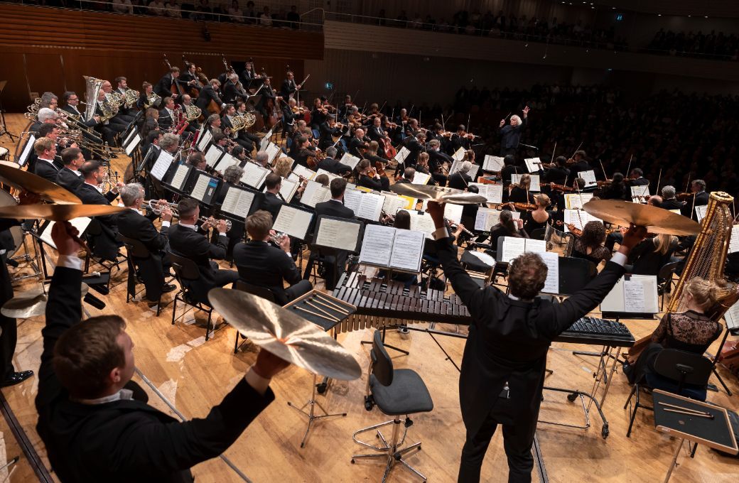 Simon Rattle dirige l'Orchestre symphonique de la Radio bavaroise &agrave; Lucerne &copy; Priska Ketterer / Lucerne Festival
