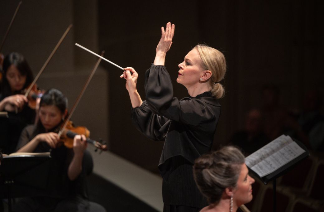Susanna Mälkki conducts the Staatskapelle Berlin © Peter Adamik