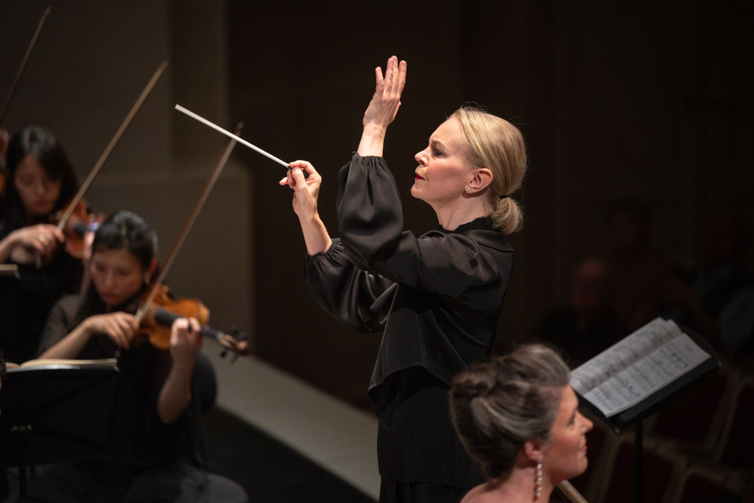 Susanna Mälkki conducts the Staatskapelle Berlin © Peter Adamik