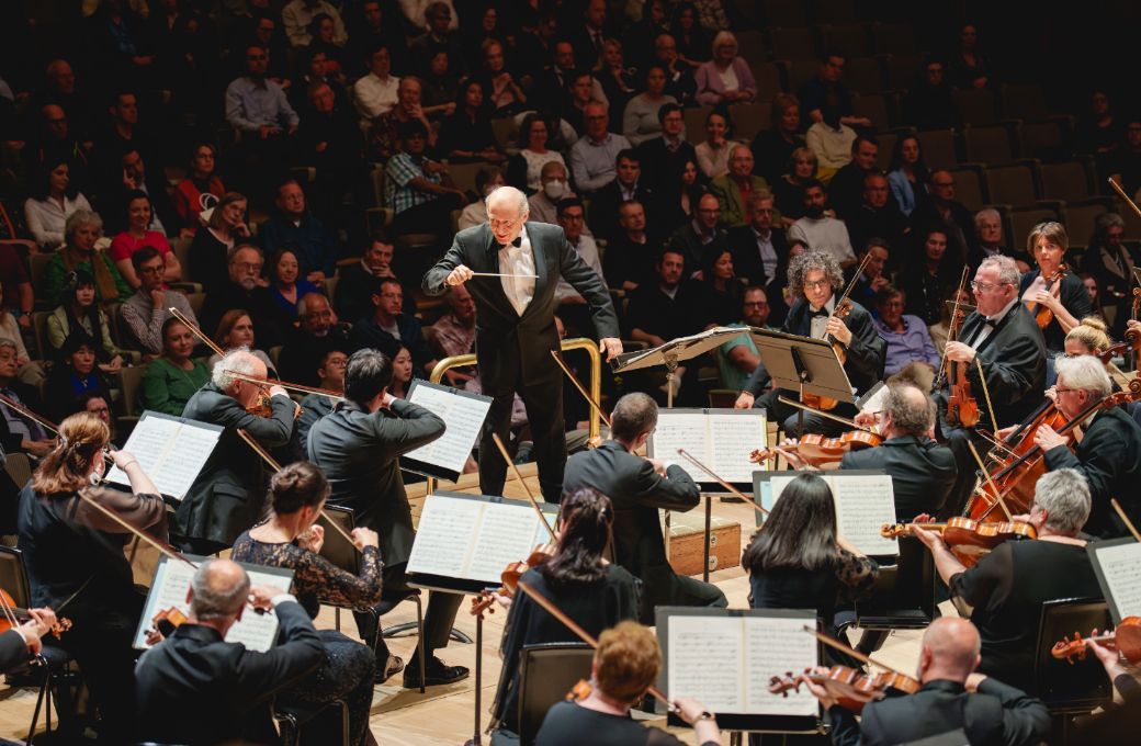 Iván Fischer conducts the Budapest Festival Orchestra © Andy Paradise